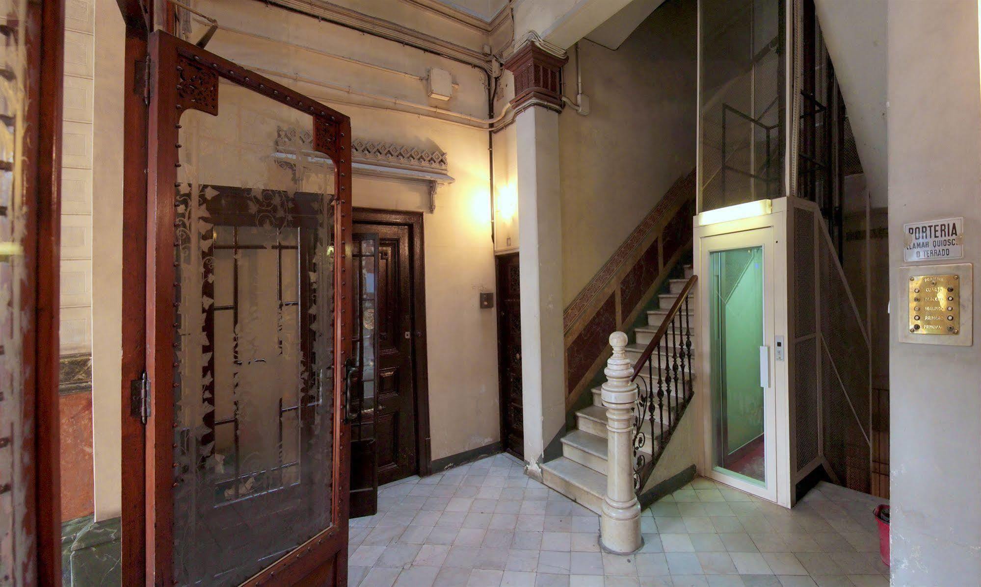 Lenin Hostel Barcelona Exterior foto